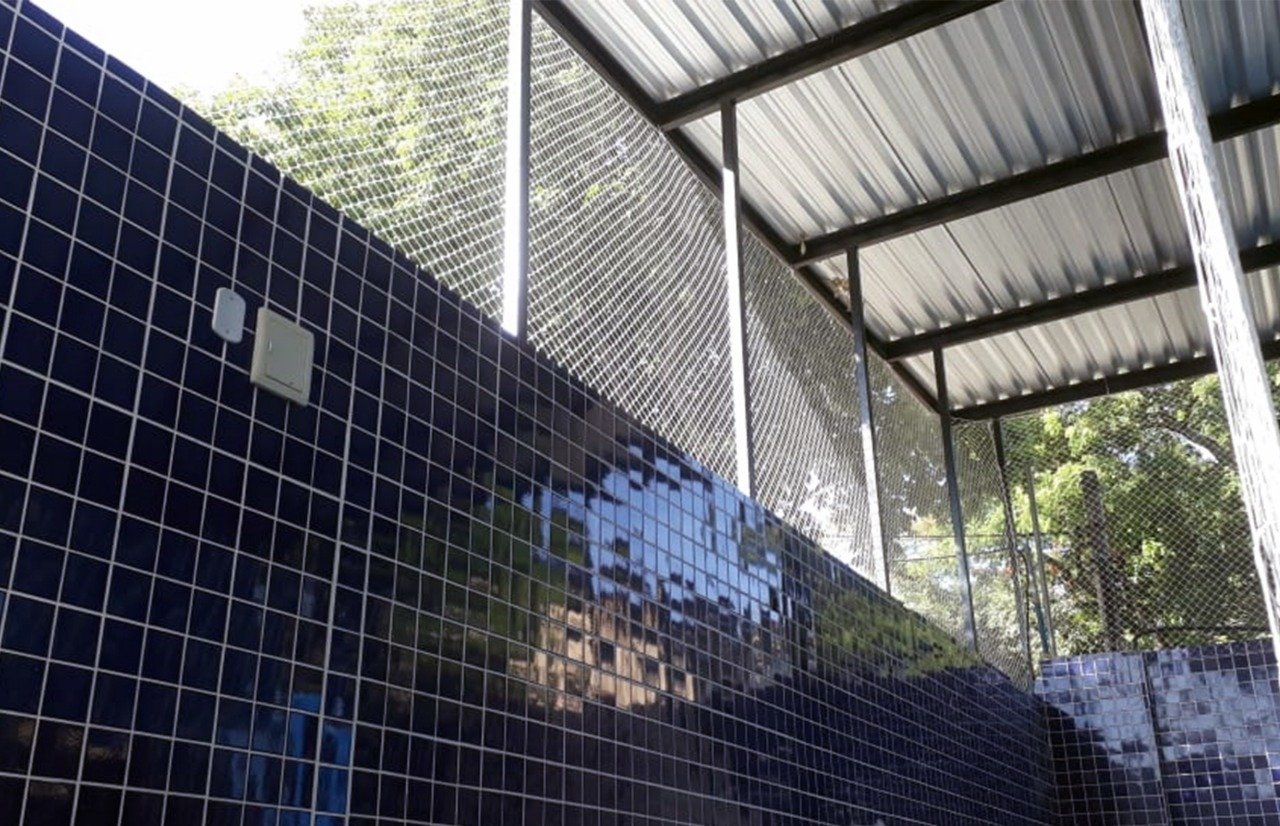 Instalação de rede anti-pombo em ar-condicionado